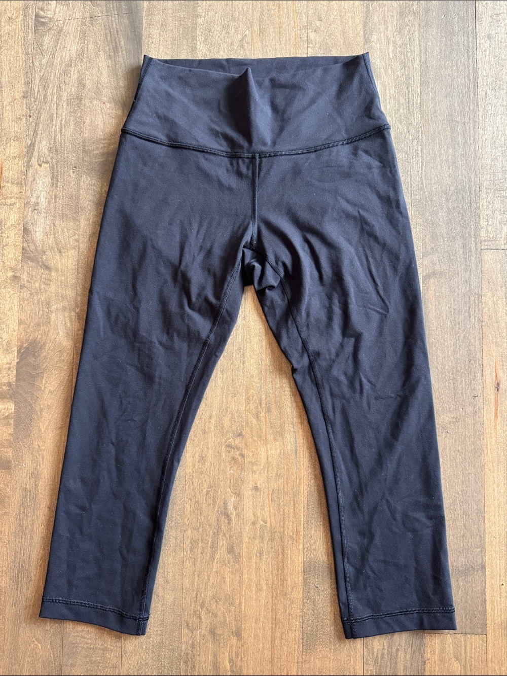 lululemon Black Capri leggings, like new, size 8 luon material